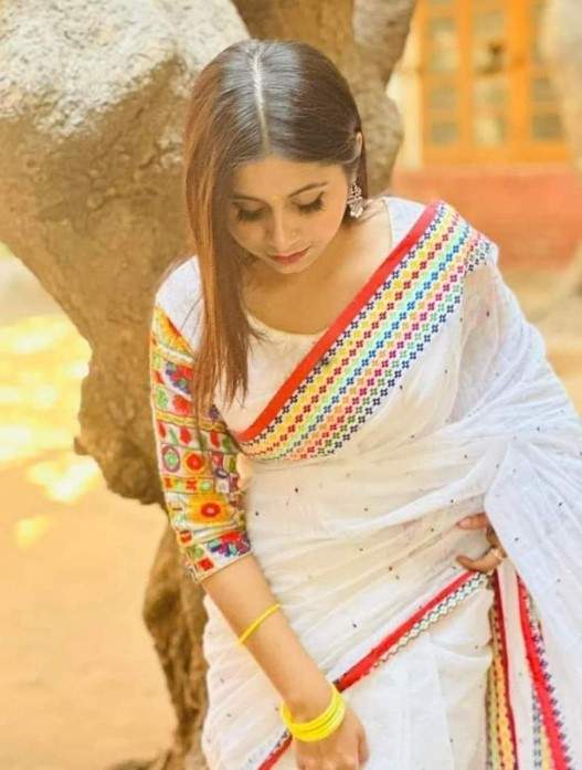ইউনিক চুমকি শাড়ি — 2