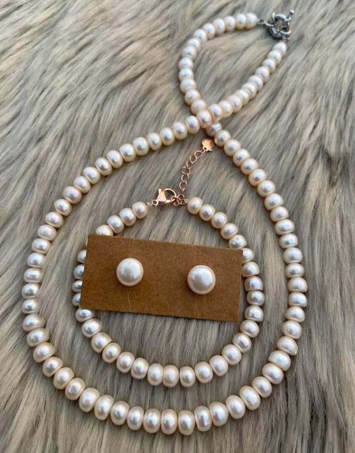 Lustrous Snow Button Pearl Set — 2